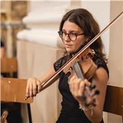 Laureata in violino e in didattica della musica. Se hai voglia di imparare o conoscere la musica sei nel posto giusto!